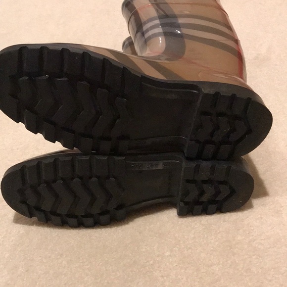 Authentic Burberry Plaid Winter Rain Boots - Brown and Black - Picture 3 of 8
